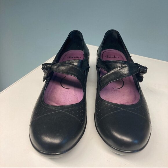 DANSKO Sz 10.5 Mary Jane w/ Leaf Motif  Hook Eye Closure Shoes - Picture 2 of 12